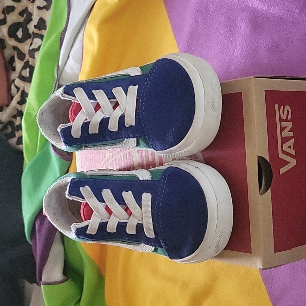 Size 7 toddlers van